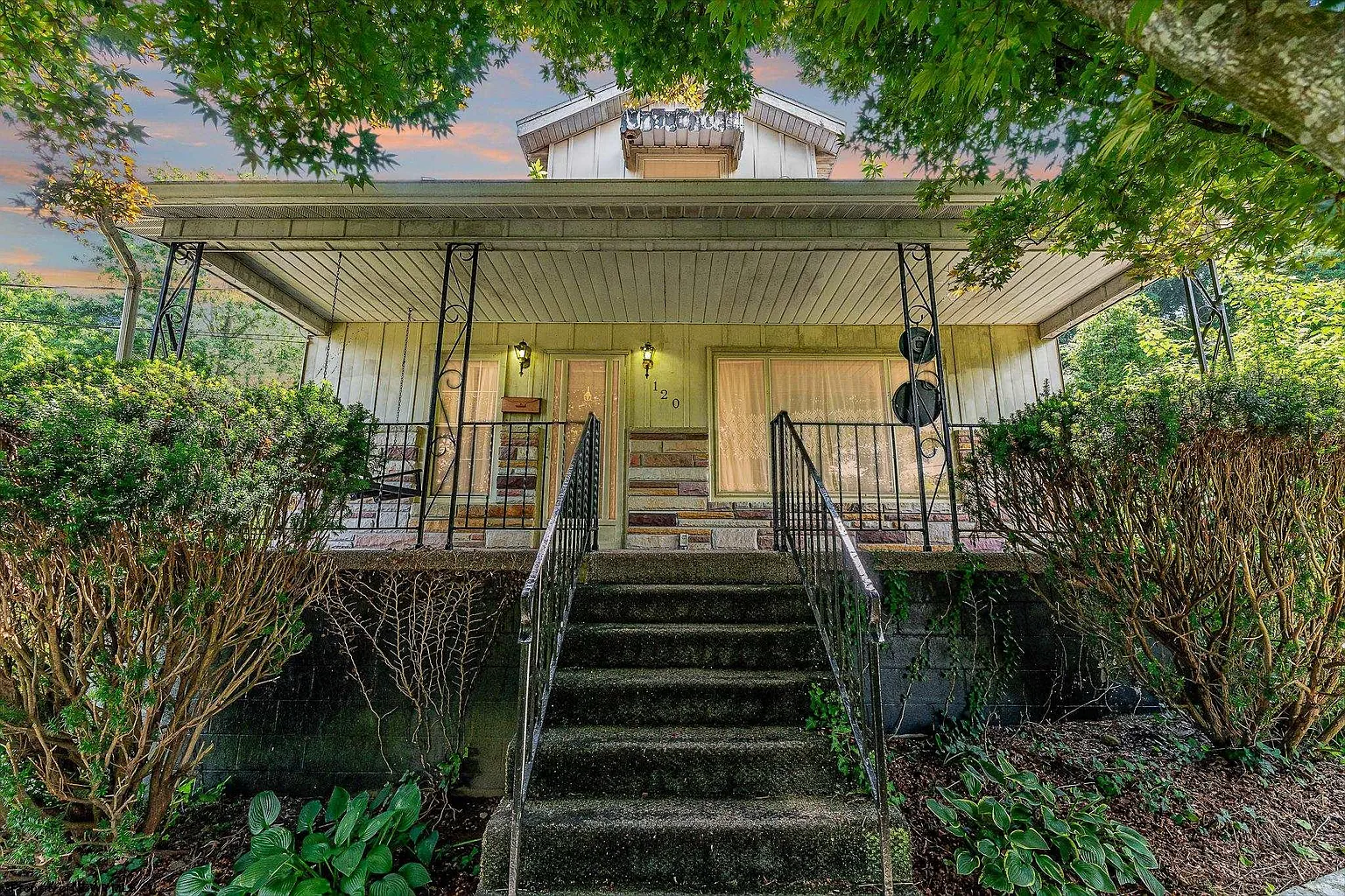 120 Hartman St photo 1