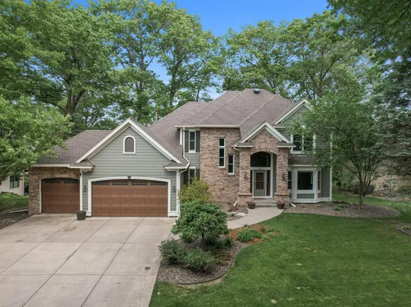 36 Forest Trl, Mahtomedi, MN 55115