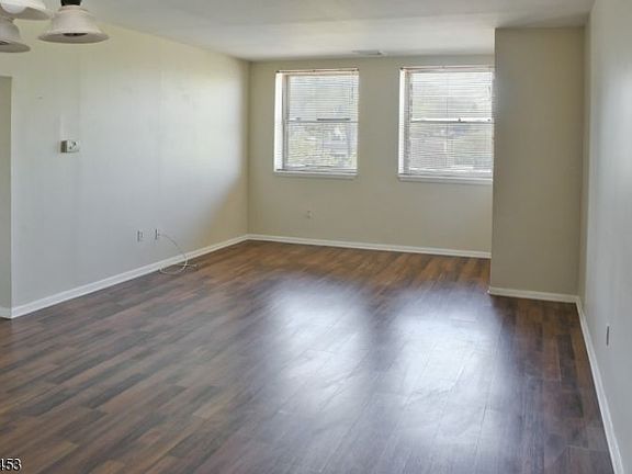 4th image of 124 E Main St APT 304
