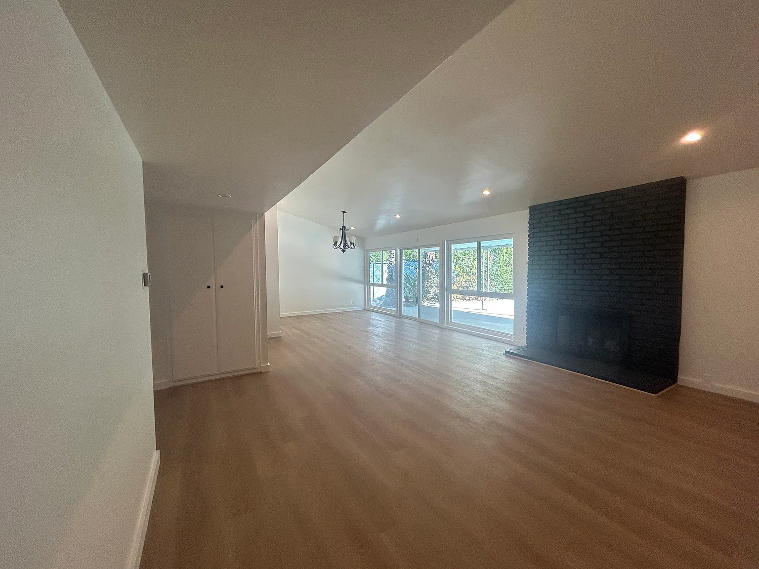 4 bed, 2016 sqft, $5,600 — Photo 4