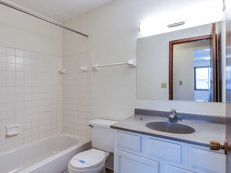 Van Dyke Apartments — Photo 40