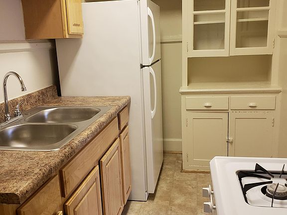5th image of 115 E 41st St APT C5