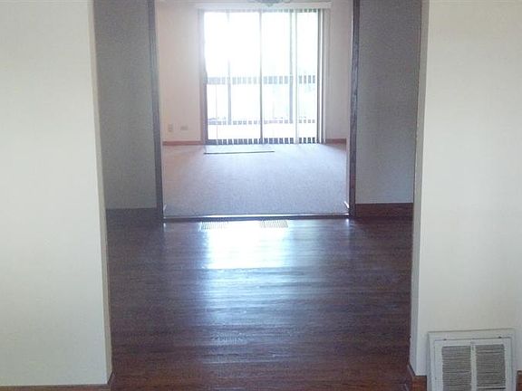 3rd image of 10904 S Lawndale Ave