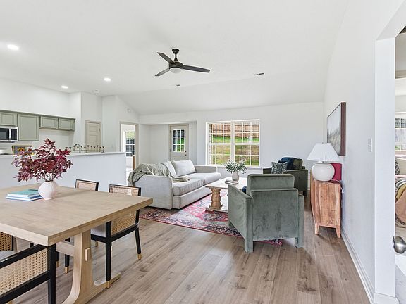 2nd image of 2751 Belle Meade Pl