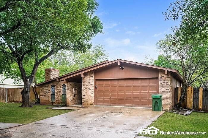 1st image of 2606 Creekview Dr
