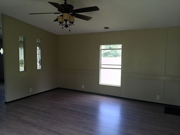3rd image of 136 Valley Dr