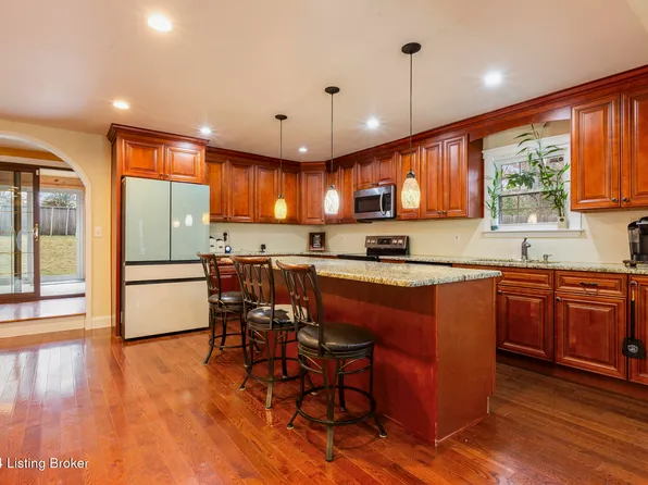 8301 Denise Dr, Louisville, KY 40219