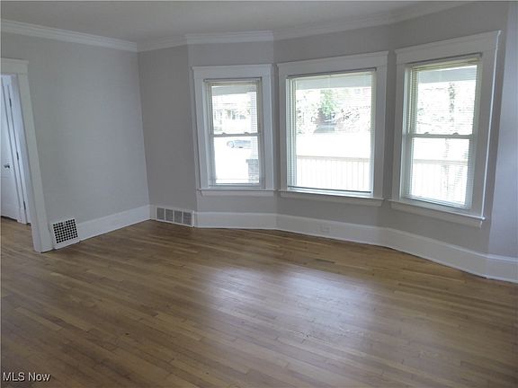 3rd image of 3275 Hyde Park Ave