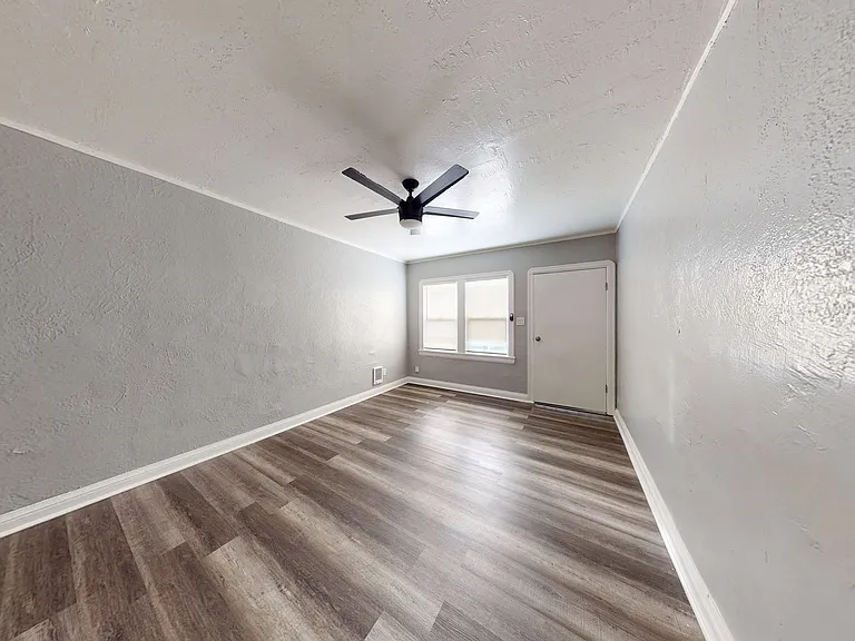 6405 Bancroft Ave — Photo 5