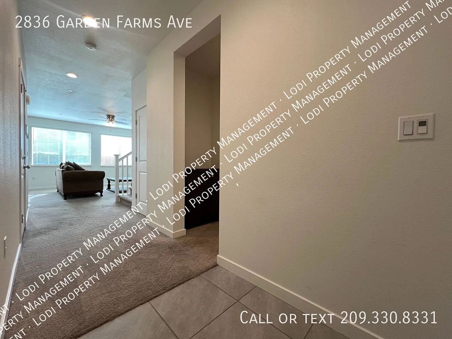 5 Bedroom 3 Bath Home in River Island — Photo 2