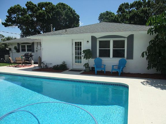 3rd image of 2610 Plantation Dr
