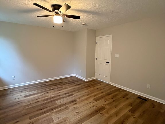 3rd image of 79 Hickory Ln