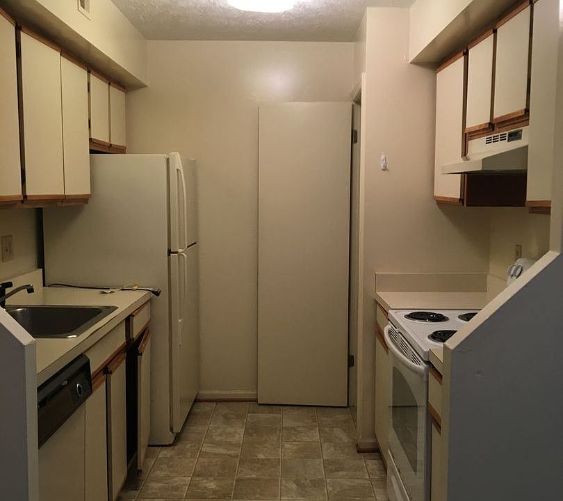 2nd image of 4004 Governors Sq #1