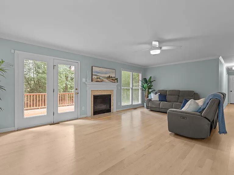 109 Oaklake Ct — Photo 5