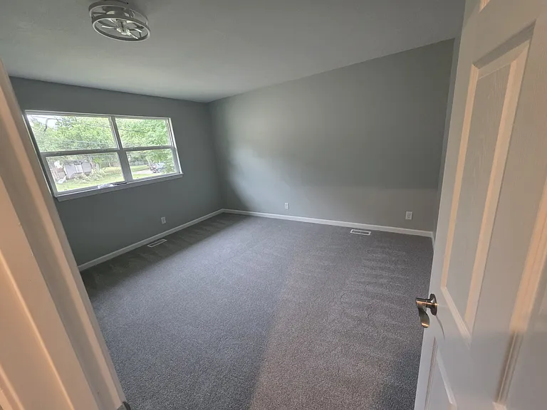 810 W 10th St — Photo 1