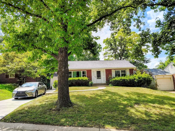 130 Turf Ct, Saint Louis, MO 63119