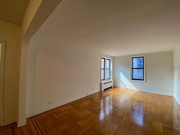 4th image of 600 W 218th St APT Lj