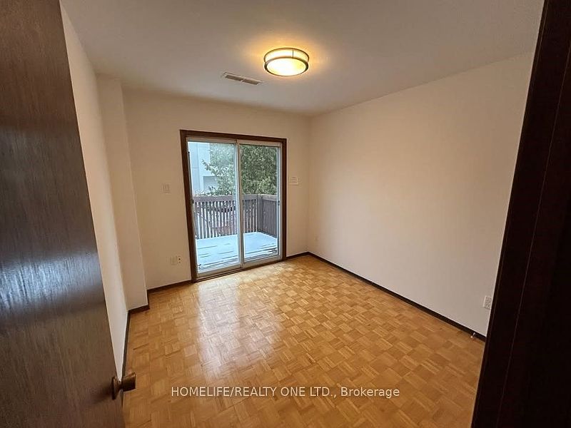 Toronto House for rent - 4 Bedrooms — photo 3