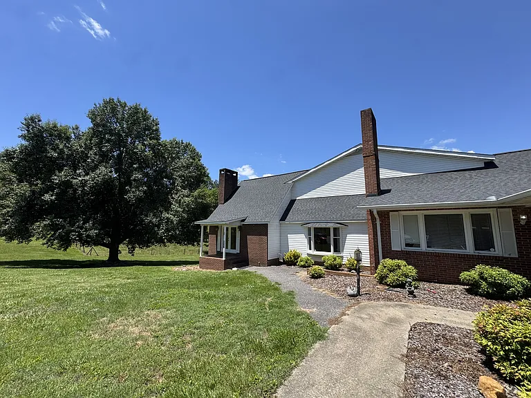 1229 Dragway Rd — Photo 1