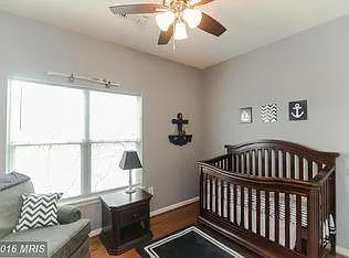 2 bed, 1.5 bath, 918 sqft, $2,400 — Photo 3