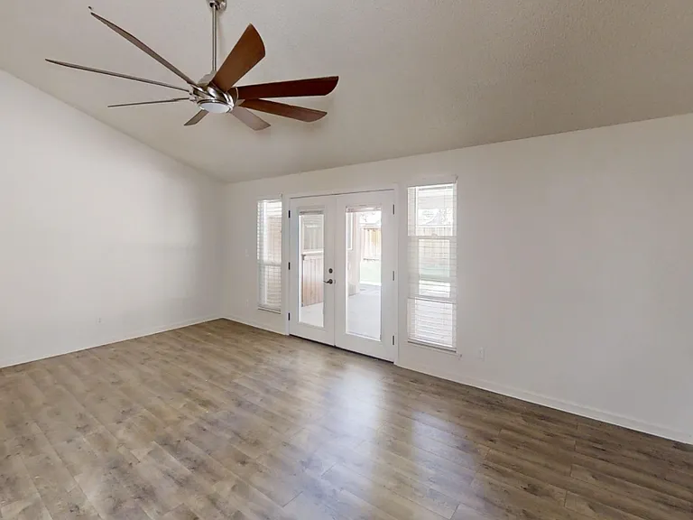 6314 N Barcus Ave — Photo 10