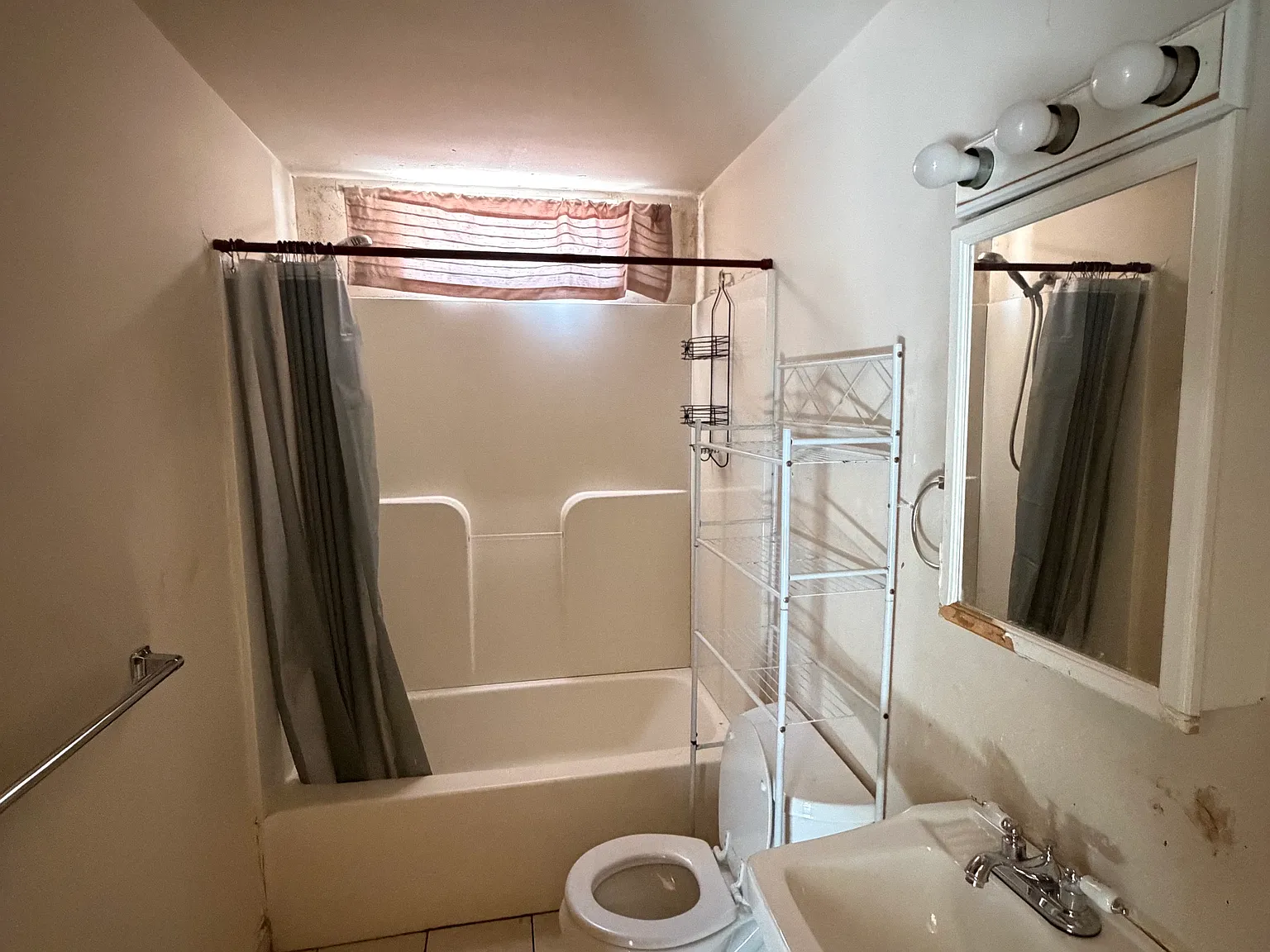 2 bed, 800 sqft, $2,400 — Photo 4