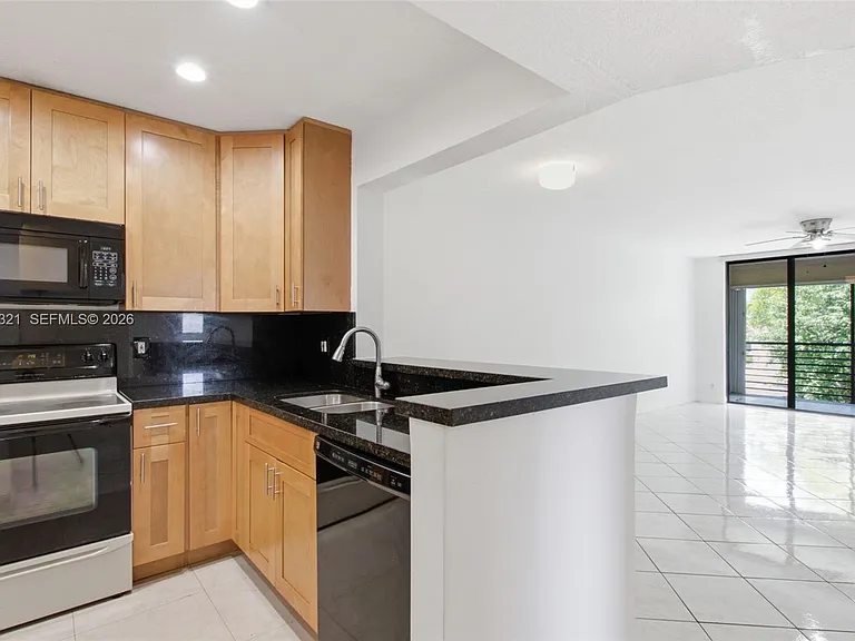 11396 Taft St #11396 — Photo 14
