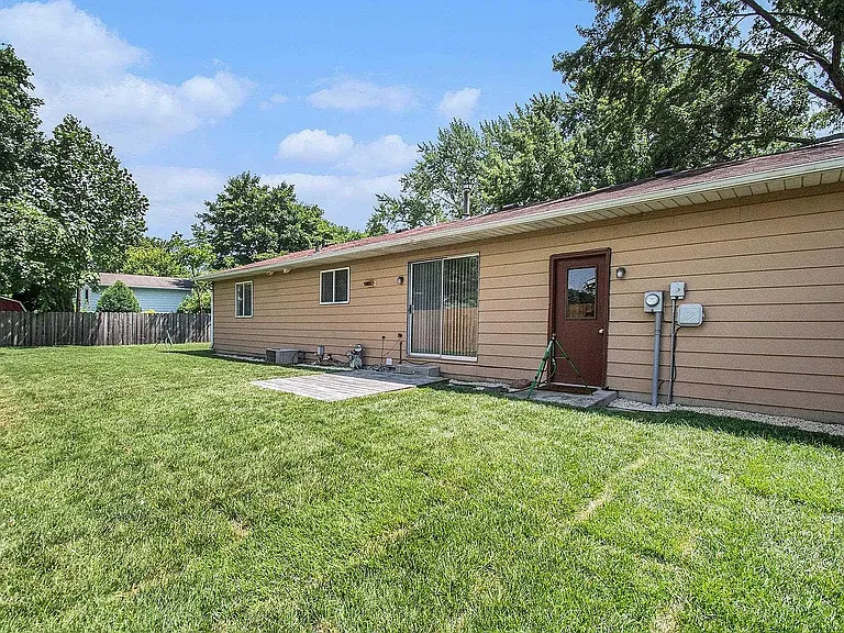 2404 Hummel Dr — Photo 17