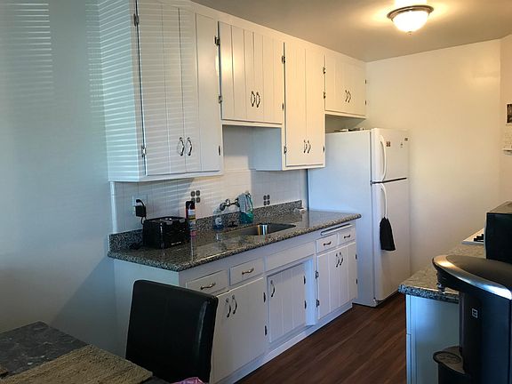3rd image of 487 E Park Ave #487