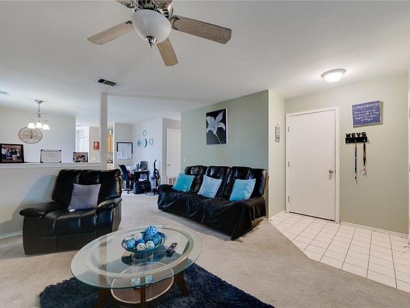 4th image of 2102 Oaklawn Dr