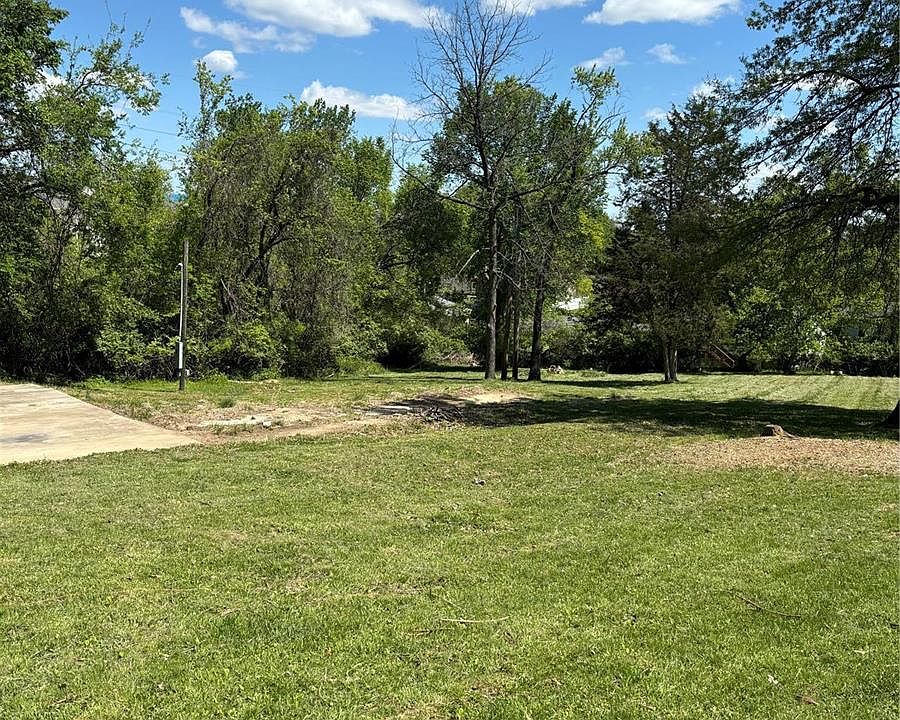 2nd image of 2370 Ridgecrest Dr
