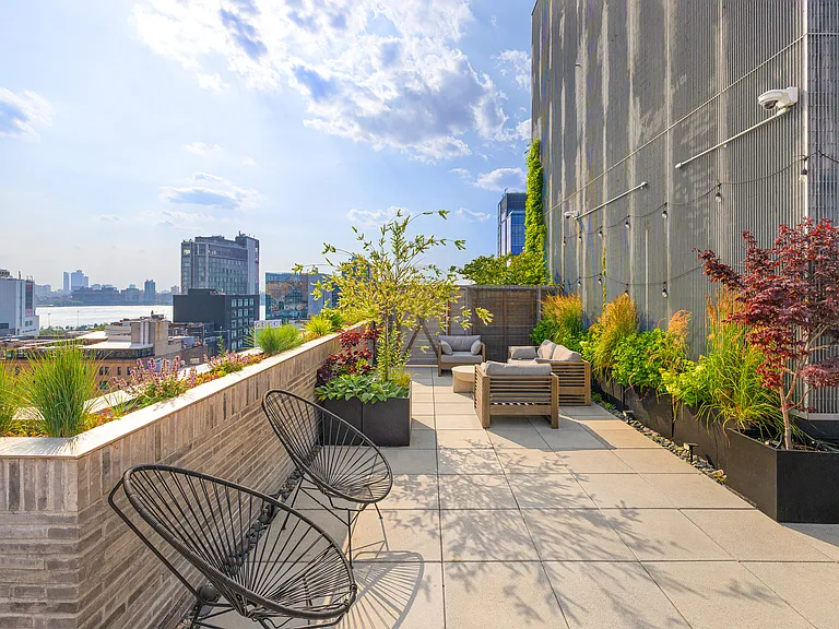 345 W 14th St #PHW — Photo 20