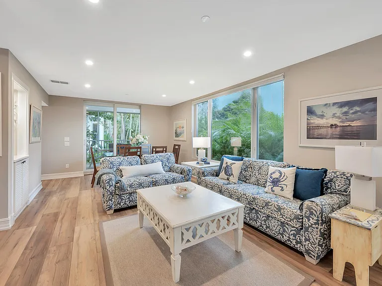 180 6th Ave S #3 — Photo 3