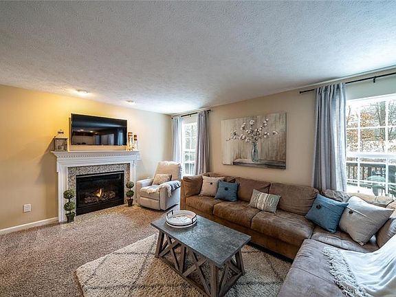 4th image of 63 Glenwood Circle