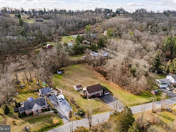 4th image of 735 Greenville Rd