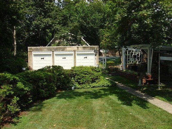 4th image of 223 Westville Ave