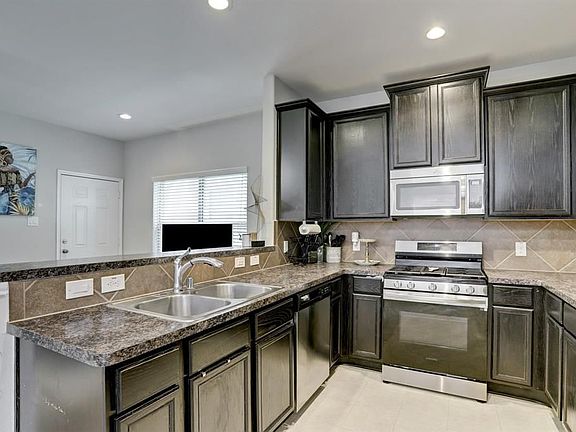 4th image of 17051 Amarose Dr