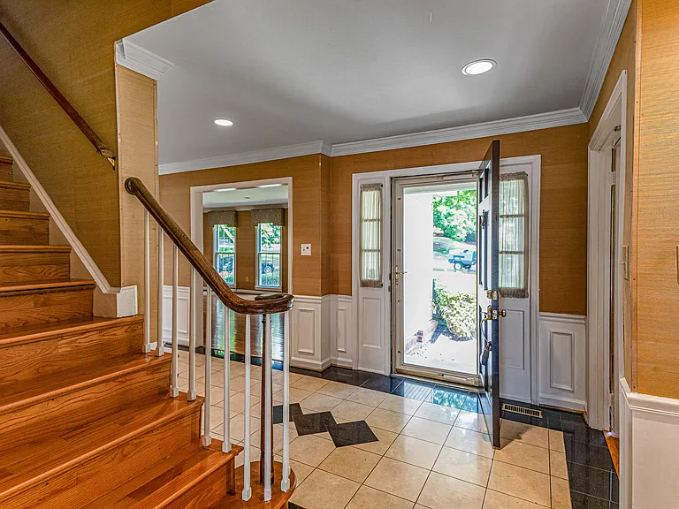 7416 Royal Dominion Dr — Photo 6