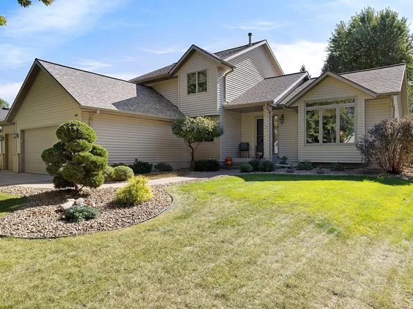 990 Trillium Ct, Eagan, MN 55123