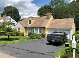 21 Juniper Ridge Dr, Danbury, CT 06811