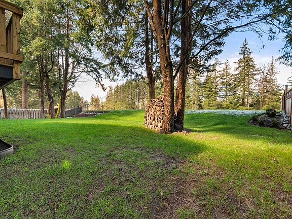 5th image of 30 Robertson Cres