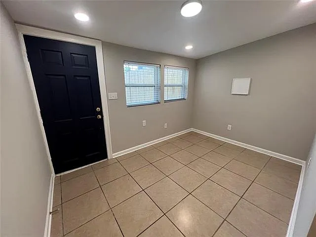 Studio, 1.0 bath, 400 sqft, $1,100 — Photo 3