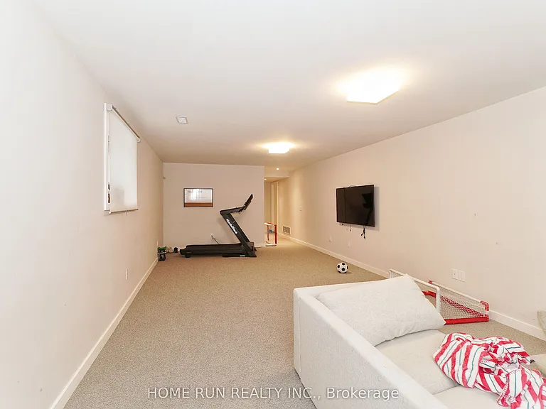 250 Soprano Ave — Photo 39