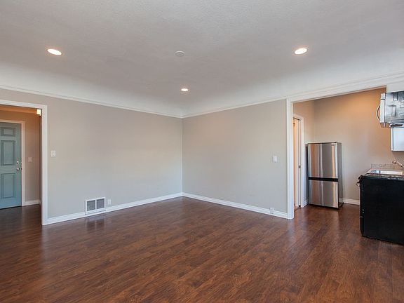 3rd image of 222 N I St APT 2
