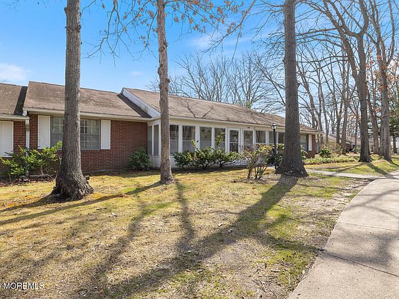 3rd image of 62 E Buckingham Drive