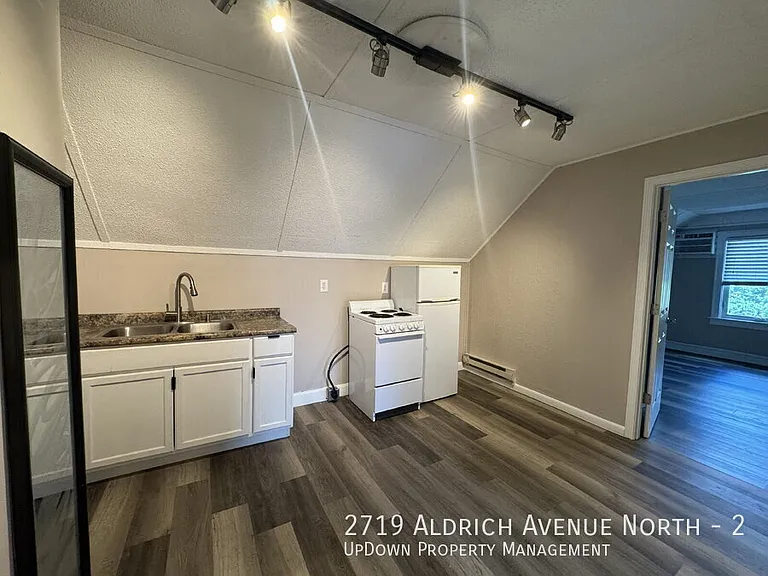 2719 Aldrich Ave N #2 — Photo 19