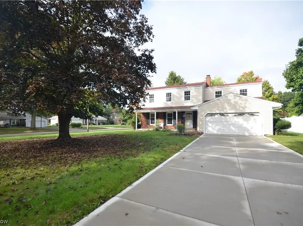 202 Green Hill Dr, Tallmadge, OH 44278