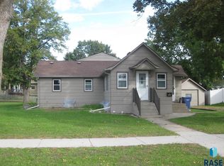 712 E 3rd St, Dell Rapids, SD 57022