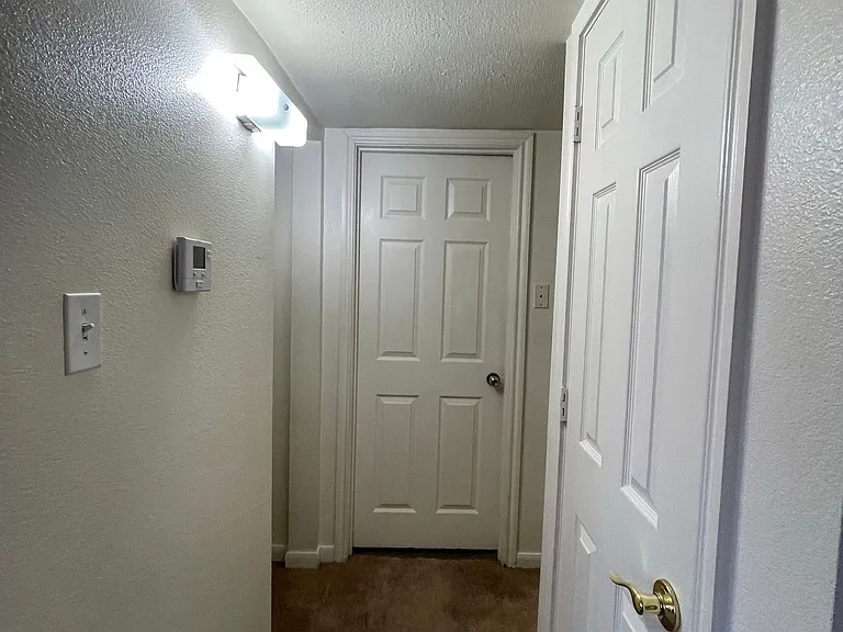 16 Court Dr #12 — Photo 7