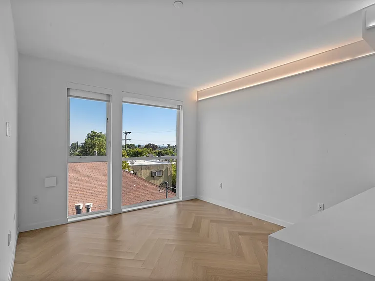 TALA Residences at Gillis House — Photo 29